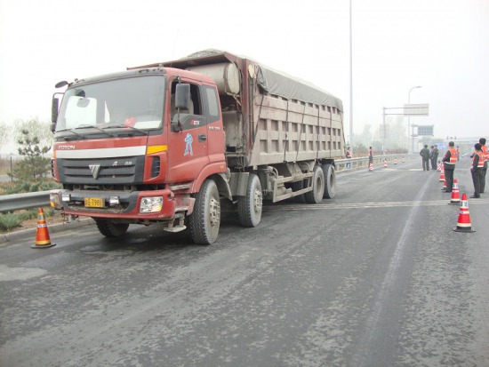 【吉林】整改公路執法 為超限開綠燈追刑責 【吉林】整改公路執法 為超限開綠燈追刑責