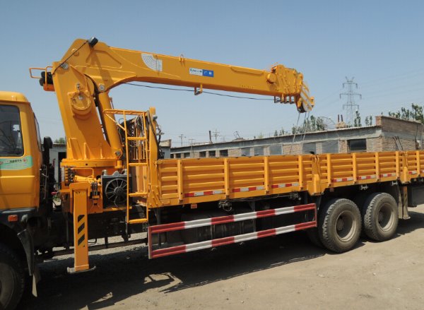 廣林13噸五節(jié)臂隨車吊 廣林13噸五節(jié)臂隨車吊