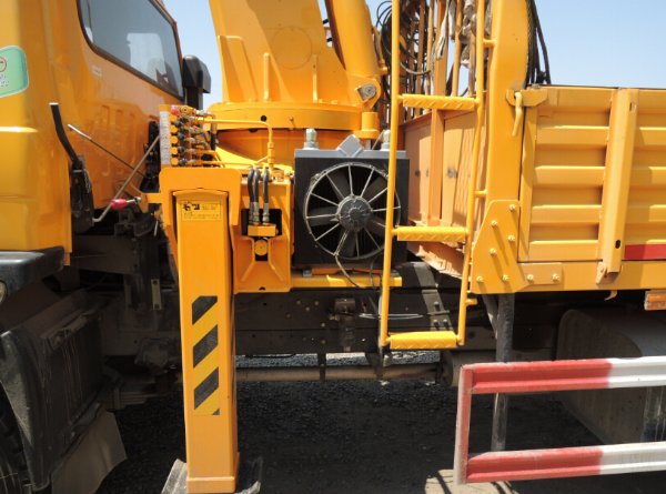 廣林吊機(jī)配置的液壓油散熱器 廣林吊機(jī)配置的液壓油散熱器