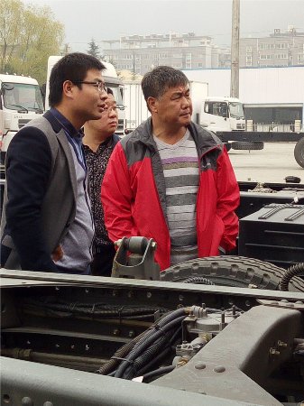 公司韓總與蓋主任交流車輛開發(fā)情況 公司韓總與蓋主任交流車輛開發(fā)情況