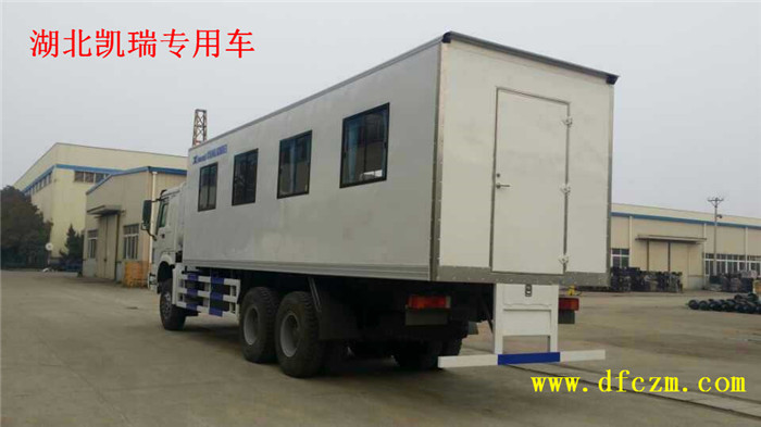 重汽六驅(qū)越野車防彈載人車輛 重汽六驅(qū)越野車防彈載人車輛