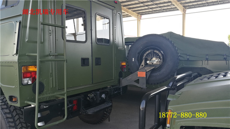 東風(fēng)猛士運(yùn)兵車后蹬車梯 東風(fēng)猛士運(yùn)兵車后蹬車梯