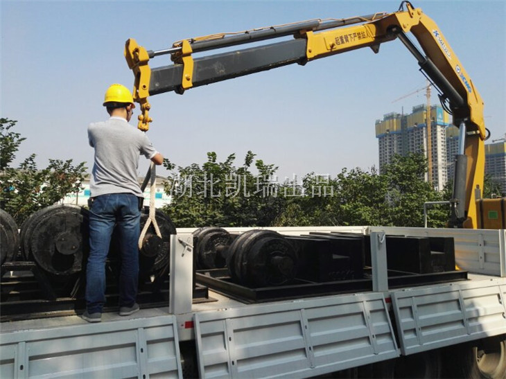 許昌市質(zhì)量監(jiān)督檢驗(yàn)測試中心檢衡車吊裝砝碼 許昌市質(zhì)量監(jiān)督檢驗(yàn)測試中心檢衡車吊裝砝碼