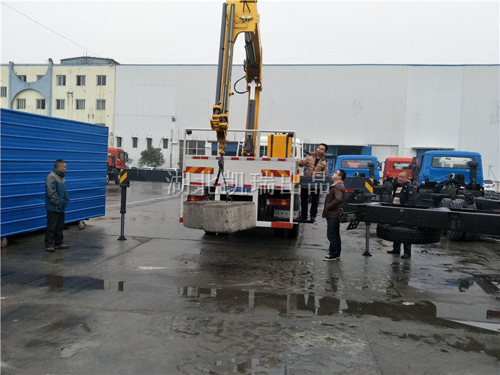 操作吊臂吊重檢查吊臂 操作吊臂吊重檢查吊臂