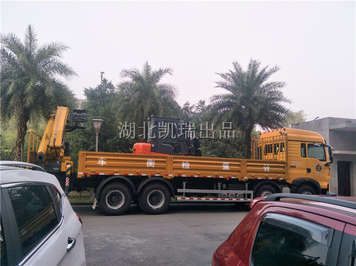 自貢計量所檢衡車停放單位院內 自貢計量所檢衡車停放單位院內