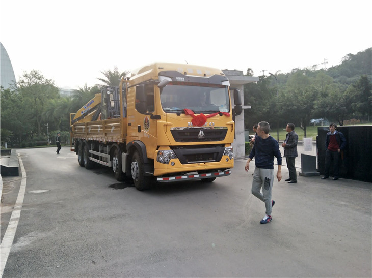 自貢計量所領導驗收車輛 自貢計量所領導驗收車輛