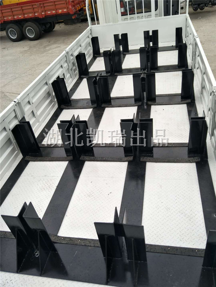 裝載24噸方形砝碼固定裝置 裝載24噸方形砝碼固定裝置